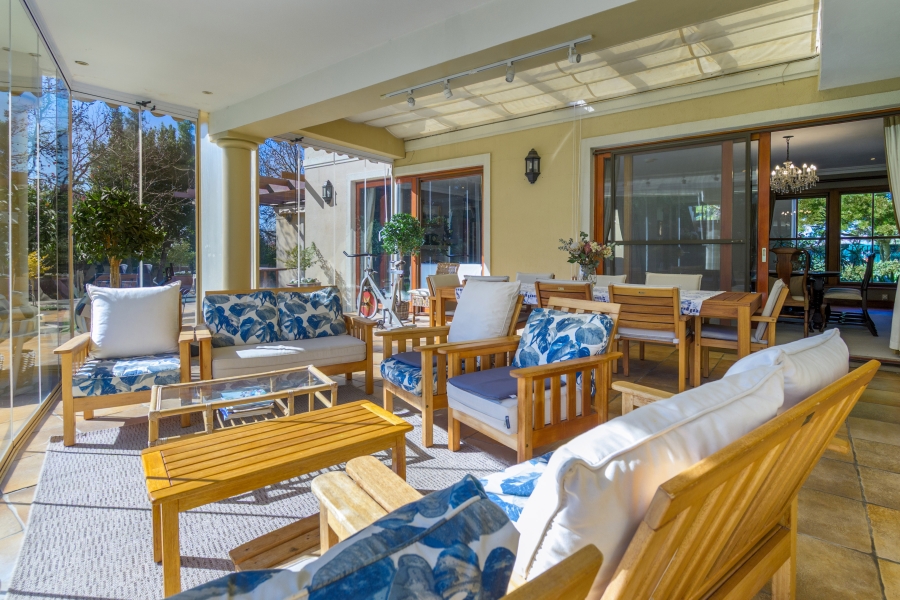 7 Bedroom Property for Sale in Zwaanswyk Western Cape